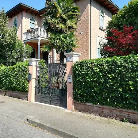 Berghinz Bed & Breakfast 3*
