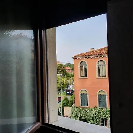 Berghinz ベッド・アンド・ブレックファスト