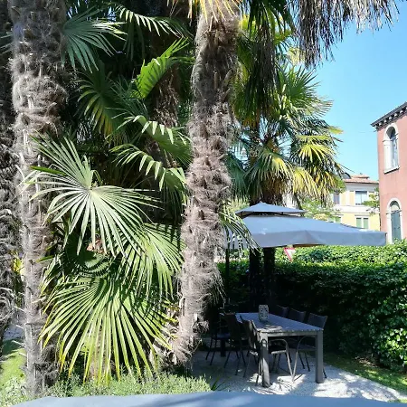 Berghinz Couette-café Lido de Venise