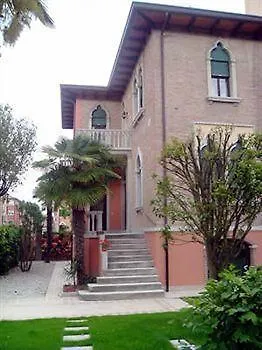 Alojamento de Acomodação e Pequeno-almoço Berghinz Lido di Venezia