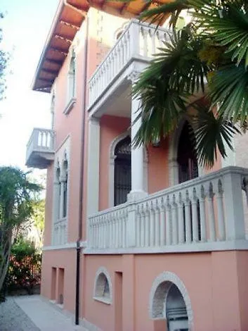 Alojamento de Acomodação e Pequeno-almoço Berghinz 3*